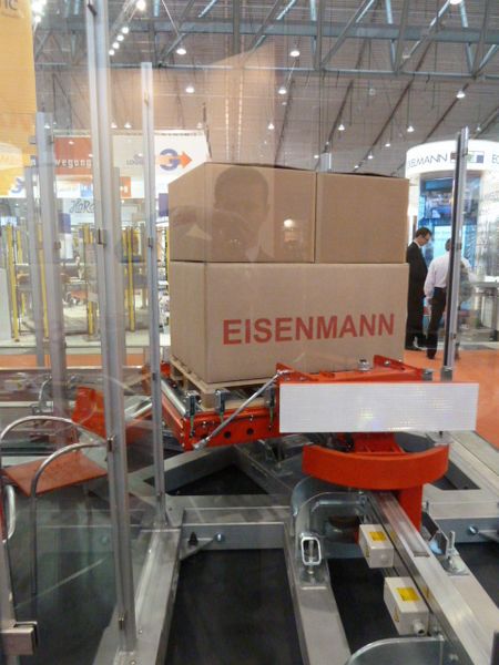 Eisenmann präsentierte eine Einschienenbodenbahn, die bis zu 1250 kg trägt und sich für Bestandsgebäude mit geringer Raumhöhe eignet. (Archiv: Vogel Business Media)
