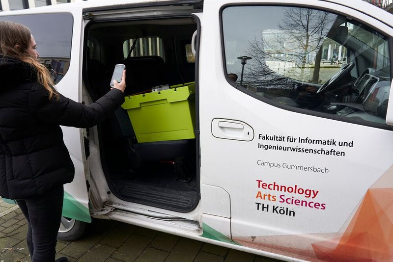 In mehreren Funktionstests, in denen der Prozessablauf einer Arzneimittellieferung simuliert wurde, konnte das Gesamtsystem bereits erfolgreich getestet werden.  (Bild: Monika Probst, TH Köln)