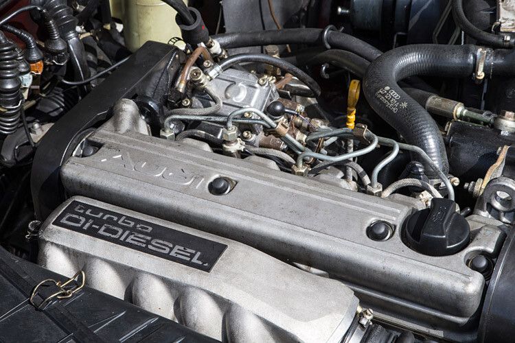 Der 2,5-Liter-Fünfzylinder im Audi 100 war der erste direkteinspritzende Turbodiesel mit vollelektronischem Management – mit 88 kW (120 PS) Leistung und 265 Nm Drehmoment. (Foto: Audi)