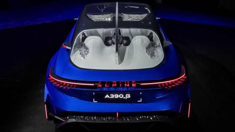Noch trägt der A 390 den Zusatz β, das griechische „Beta“ verrät also den Status als Prototyp. (Bild: Alpine/Adrien Cortesi)