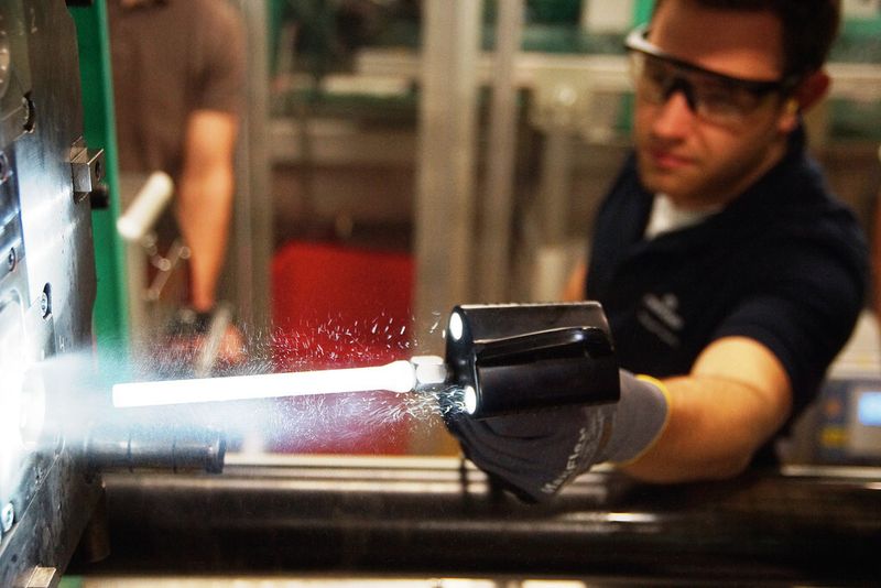 Cold Jet has presented its latest technological developments in dry ice cleaning: the i³ Micro-Clean shaving kit now shaves both pellets and nuggets. (Source: Cold Jet)