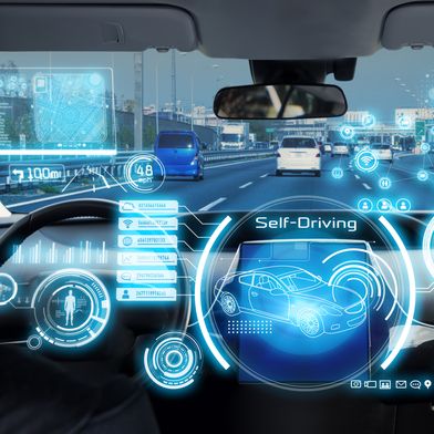 Digital Engineering ermöglicht die Entwicklung selbstfahrender Fahrzeuge, indem es innovative Technologien und Datenanalysen integriert, um Sicherheit, Leistung und Benutzererlebnis zu optimieren. (Bild: © metamorworks/iStock.com)