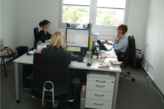 Die Mitarbeiter im eigenen Call-Center beraten die Kunden. (Archiv: Vogel Business Media)