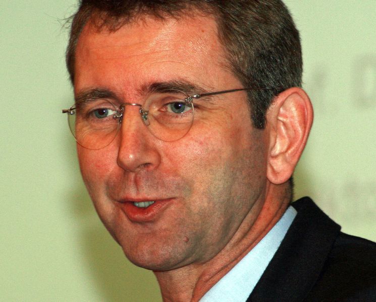 Bei der Auswahl passender F&E-Partner gelte es vor allem auf die Vertrauenswürdigkeit und hohe Sicherheitsstandards entlang der gesamten Prozesskette zu achten, so Prof. Dr. Günther Schuh vom Lehrstuhl für Produktionssystematik an der RWTH Aachen. (Archiv: Vogel Business Media)
