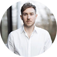 (Trendforscher Tristan Horx ist seit seinem 24. Lebensjahr auf den internationalen Bühnen zuhause. Im Fokus des Kultur- und Sozialanthropologen stehen vor allem die Digitalisierung, Lifestyle, Globalisierung und Generationenwandel. www.tristan-horx.com/ Bild: Horx: vhynalek.com)