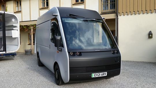 Der Arrival Van soll ab Ende 2022 auch auf den deutschen Straßen zu sehen sein. Der Arrival Van soll ab Ende 2022 auch auf den deutschen Straßen zu sehen sein.