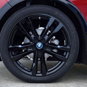 (BMW)