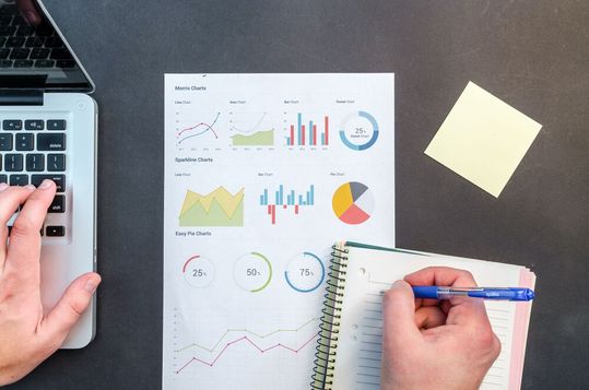 Lassen sich KPIs, Ziele und Geschäftsergebnisse schneller und effektiver erreichen, wenn DMP und CDP als komplementäre Lösungen eingesetzt werden? Lassen sich KPIs, Ziele und Geschäftsergebnisse schneller und effektiver erreichen, wenn DMP und CDP als komplementäre Lösungen eingesetzt werden?
