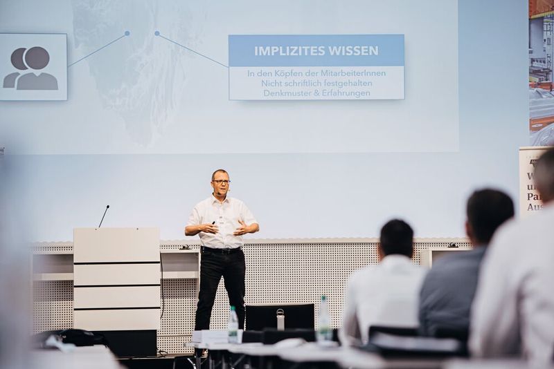 Impressionen der Fachtagung „Mehr Effizienz im Presswerk“ am 15. September 2021 in Würzburg. (Bild: VCG)