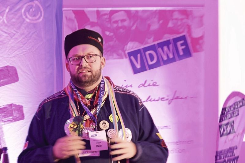 Göppingens Oberbürgermeister Alex Maier zeigte unter anderem, wie eine Kommune mittelständischen Betrieben unter anderem bei Gründung, Förderprogrammen,  Unternehmenserweiterungen und anderen Transformationen zur Seite stehen kann. (Bild: Maschinenmarkt)