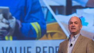 PTC-Chef Jim Heppelmann bei der Keynote: "Die einst klaren Grenzen zwischen Produkten und Services verschwimmen zunehmend" (PTC)