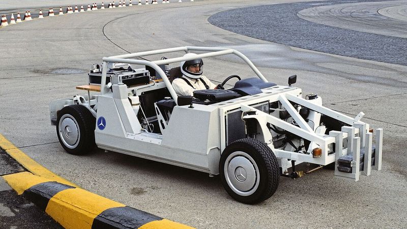 Fahrmaschine für Test und Beurteilung verschiedener Achskonstruktionen während der Vorerprobung des 190.   (Bild: Mercedes-Benz)