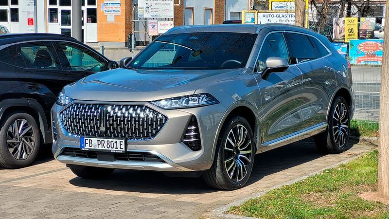 9. Die elektrische Reichweite: 158 Kilometer stehen im Datenblatt. 130 Kilometer sind auf der Landstraße oder bei gemütlicher Autobahnfahrt durchaus drin. Für den Alltag dürfte das meist reichen. (Bild: Wehner - VCG)