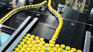 In automatisierten Verpackungsprozessen können Highspeed-Kameras ihre Vorteile ausspielen.  (©isaac74 - stock.adobe.com)