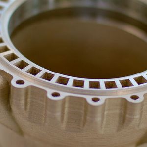 Der Fokus liegt bei der Entwicklung der Raketen mit einer Nutzlast von bis zu 1.000 kg auf den Antrieben, welche die Rakete von 0 auf 28.000 km/h innerhalb von 8 Minuten beschleunigen und ins All aufsteigen lassen. 