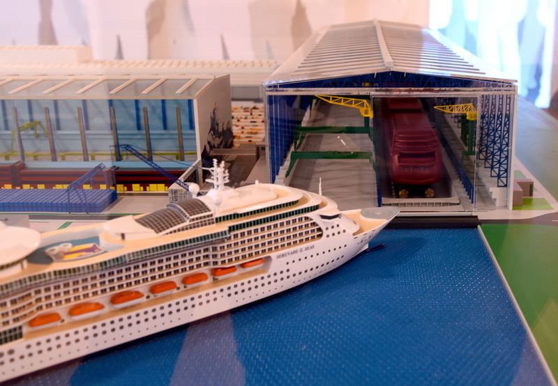 Die Meyer Werft als Modell: Blick in das große überdachtes Baudock 2. (Stefanie Michel)