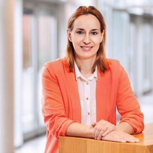 Babette Bell, Head of Cluster und Messeleiterin der all about electronic solutions: «Elektronische Produkte entstehen heute in immer stärker vernetzten Entwicklungsprozessen. Unternehmen brauchen dafür die richtigen Partner zur richtigen Zeit. Mit der all about electronic solutions schaffen wir regionale Treffpunkte, an denen Entwickler, Technologieanbieter und Engineering-Partner entlang des gesamten Entwicklungsprozesses zusammenkommen.»(Bild:  Easyfairs)