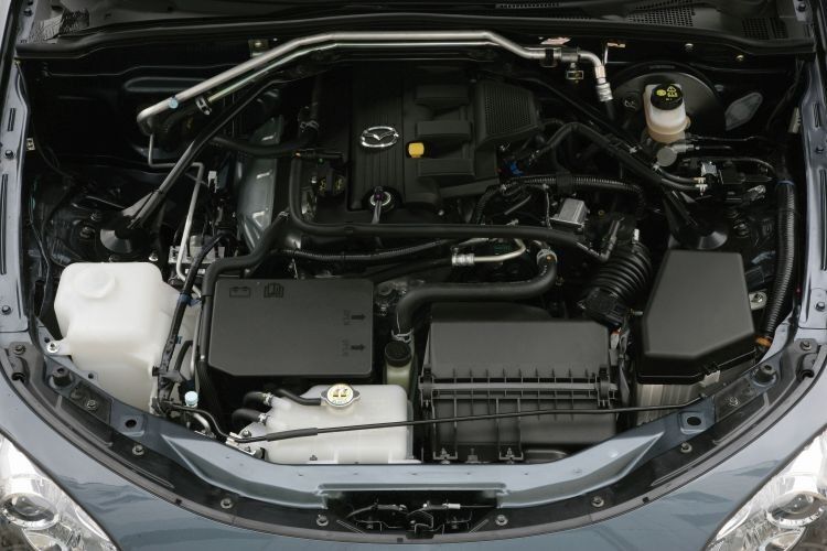 Kräftig: Der Zwei-Liter-Benziner sorgt mit 118 kW für die nötige Längsdynamik.  (Mazda)