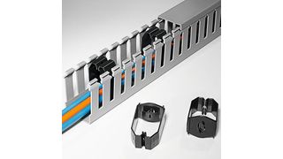 Mit den passenden Zubehörartikeln wie Halteklammern, Sockel und Spreiznieten sollen sich die Kabel innerhalb der Verdrahtungskanäle perfekt befestigen lassen. (Hellermann Tyton)