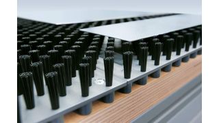 Unzählige flexible Fasern tragen empfindliche Werkstücke absolut zuverlässig. (Archiv: Vogel Business Media)