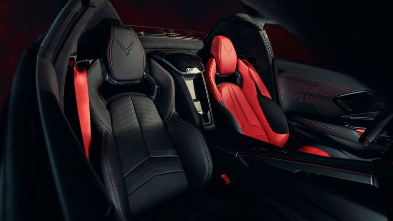 Mit einem Startpreis von 209.700 Dollar oder umgerechnet rund 180.000 Euro ist die ZR1X für eine Corvette fast schon teuer. (Bild: Chevrolet)