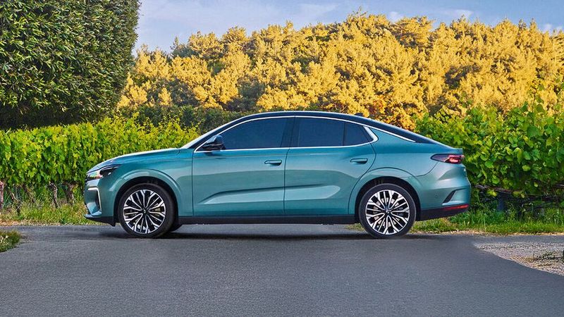 Mit 4,80 Metern Länge fällt der Togg in die gehobene Mittelklasse. (Bild: Togg)