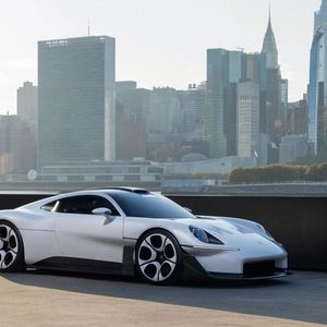 New York war der Schauplatz an dem Porsche den Mission S erstmals präsentiert hat. Supersportwagen wie dieser sollen in Zukunft die Porsche-Strategie aufgehen lassen, weniger Autos zu verkaufen, dafür aber deutlich teurere.(Bild:  Porsche)