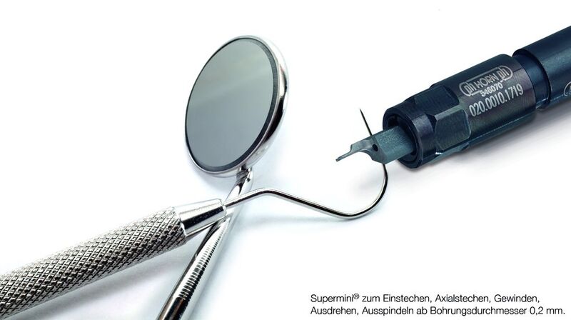 Medizintechnischer Tausendsassa: Das Werkzeug Supermini eignet sich zum Einstechen, Axialstechen, Gewinden, Ausdrehen und Ausspindeln ab einem Bohrungsdurchmesser von 0,2 mm.  (© Silverpics - Fotolia)