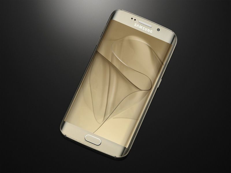Das Galaxy S6 edge hat ein über die Gehäusekante gebogenes Display. (Bild: Samsung)