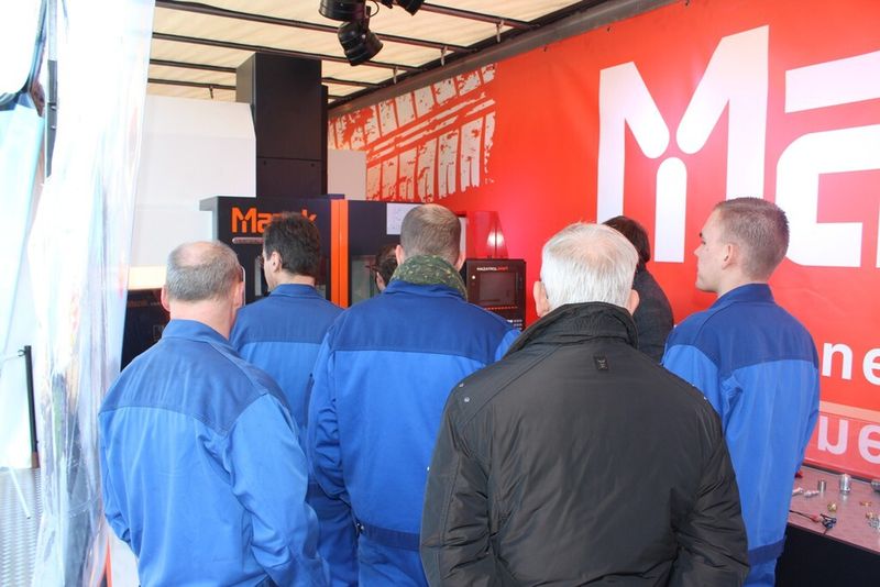 Besonders viele Praktiker aus der Fertigung interessierten sich für die beiden Dreh- und Fräsmaschinen. (Bild: Mazak)
