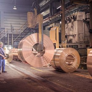 Schwermetall Halbzeugwerk zählt zu den weltweit führenden Herstellern von Vorwalzbändern aus Kupfer und Kupferlegierungen.(Bild:  Schwermetall Halbzeugwerk)