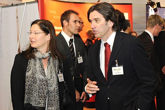 Möchten 2012 wohl selbst einen Kandidaten ins Rennen schicken: Ute Margetts und Ulrich Mehling von Ssangyong Motors Deutschland. (Archiv: Vogel Business Media)