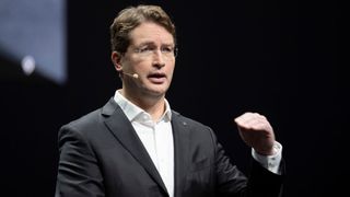 Laut Källenius legt Mercedes zwar „in dieser Dekade den Grundstein für ein vollelektrisches Portfolio in allen Fahrzeugklassen“. Der Zeitpunkt für den letzten Verbrenner stehe allerdings noch nicht fest. (Bild: Mercedes-Benz Group)