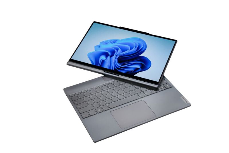 Das Konzept-Notebook Auto Twist AI PC lässt sich per Sprachbefehl öffnen und schließen. (Bild: Lenovo)