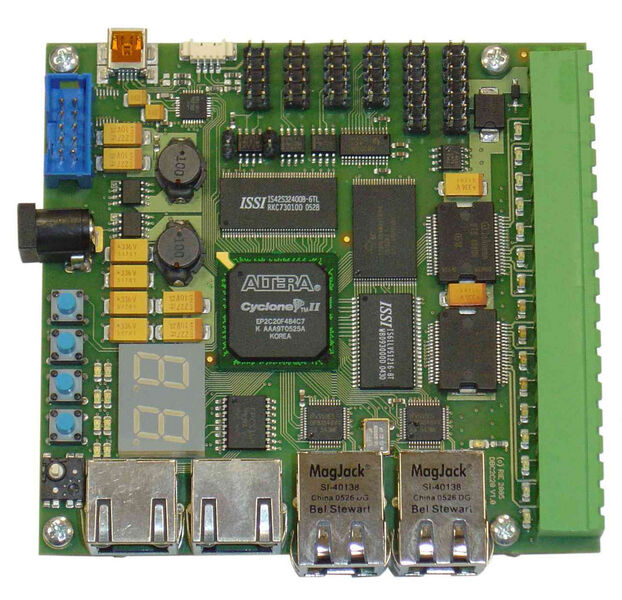 Das Entwicklungsboard DBC2C20 ist eine Evaluierungs-Plattform auf FPGA-Basis (Cyclone FPGA und Nios II Embedded Prozessor), die verschiedene Feldbus-Standards, auch .net von Microsoft, unterstützt. (Archiv: Vogel Business Media)