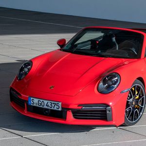 Momentan beschäftigen sich die Entwickler nach bewährtem Muster mit weiteren Derivaten des 911 Carrera der Baureihe 992.(Bild:  Porsche)