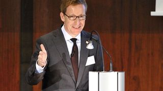 Prof. Michael Hüther, IW, erwartet eine Entwicklung hin zu Geschäftsmodellen, die auf „Real-Time-Kundenbeziehungen“ setzen. Der Dienstleister verfolgt Betriebsabläufe des Kunden in Echtzeit und bietet jederzeit passende Dienstleistungen an.  (Bild: VBW)