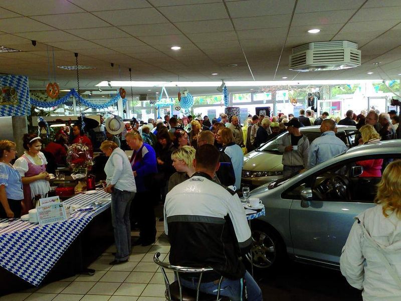 Weit über 1.000 Gäste strömten zum Oktoberfest von Honda Dehn –  und das, obwohl die Getränke und Speisen nicht kostenlos waren. (Archiv: Vogel Business Media)