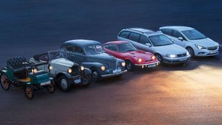 Opel kann auf eine lange Tradition im Pkw-Bau zurückblicken. Von links: Patent-Motorwagen Lutzmann, Opel 4-20 PS von 1929, Opel Kapitän 1938, Opel GT 1968, Opel Omega 1998 und Opel Astra 2019.  (Bild: Opel Stellantis)