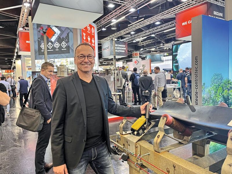 Rainer Lumme, Steute Technologies: „Wir sind begeistert von der Messe: interessiertes Publikum und viele Fachfragen zum Thema Explosionsschutz und Absicherung von Förderanlagen.“ (Bild: Popp/SCHÜTTGUT)