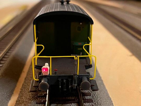 Mieses Schlussquartal 2024! Der Ampel fehlt die Gelbphase und wirtschaftlich steht das Licht offensichtlich permanent auf Rot. Und rot ist auch das Schlusslicht, zu dem Deutschland nach Ansicht von Analysten und der OECD im nächsten Jahr in Europa werden wird.(Bild:  Roco)