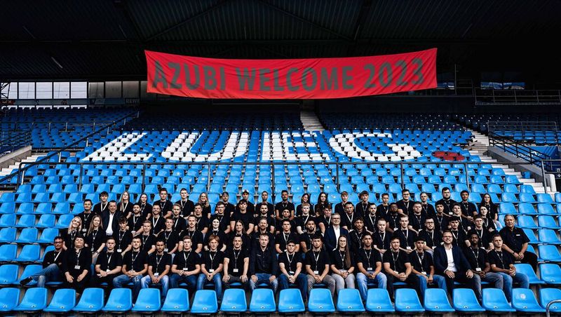 Zum 1. August haben nun 69 neue Auszubildende ihre Laufbahn bei Lueg in Nordrhein-Westfalen begonnen. In Sachsen starten demnächst 11 weitere Azubis, in der Schweiz 17.  (Bild: Lueg)