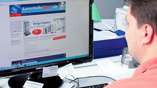 Wenn es beim Onlinebestellvorgang einmal haken sollte, kann man sich bei H. P. Kaysser Rat bei einem Team erfahrener Mitarbeiter holen. (Bild: Vollrath)