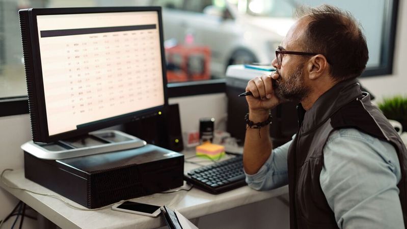 Nicht im, sondern am Unternehmen arbeiten – das gilt als Erfolgsgeheimnis für Kfz-Unternehmer. Sie sollten die Prozesse immer wieder in Frage stellen und weiterentwickeln.(Bild: ©  Drazen - stock.adobe.com)