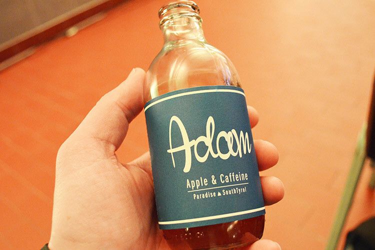 Helmut Peter setzt den neuen Opel-Getränketrend. (Foto: Rehberg)