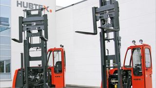 Die Universalstapler DQ 70 (links), DQ 45 und DQ 30 (nicht im Bild) wird Hubtex auf der Ligna präsentieren. (Bild: Hubtex)