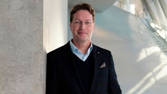 Für den Mercedes-Benz-Chef Ola Källenius ist der Trend, in die Rüstung- und Verteidigungsbranche stärker einzusteigen, durchaus gut denkbar. Das muss aber wirtschaftlich gesehen Hand und Fuß haben ...(Bild:  Mercedes-Benz)