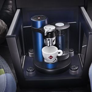 Selbst auf einen Espresso muss der Fahrer nicht mehr verzichten.