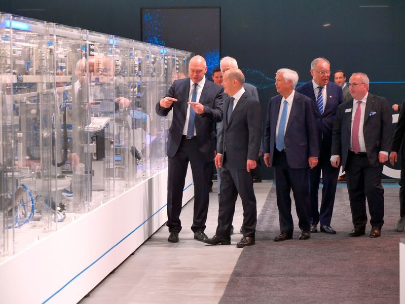 Unter dem Namen Incredible Machine stellte Festo die verschiedensten Facetten der Automatisierung vor - und wirft auch einen Blick auf die Anfänge des Unternehmens.  (Bild: Sandro Kipar/VCG)