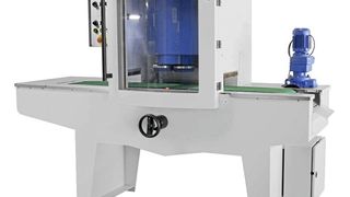 Die Maschinenwelt des Oberflächenfinishing von MAW, so Corona will, bald zu erleben auf der Grindtec 2020. Wie diese Bürst- und Poliermaschine des Typs BS-ECO, die zum stirnseitigen Entgraten von Blech- und Stanzteilen sowie plan- und feingeschliffenen Teilen dient. (MAW)